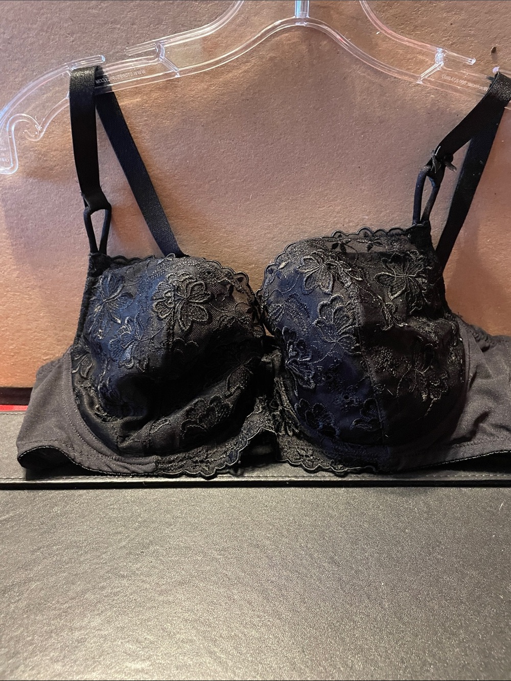 Black Lace Underwire Bra — Women Intimates